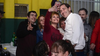 Garro encabezó masivo acto en Villa Elvira con la “pata” peronista de Juntos por el Cambio: “Los argentinos no quieren volver atrás”