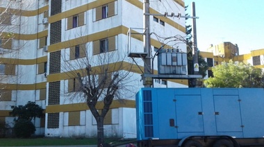 EDELAP hizo funcionar generador para el complejo de torres de Villa Elisa, y continúa reparando la avería central