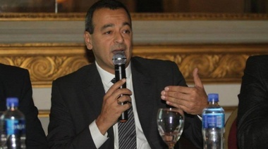 Panella se presenta con lista corta y acusó a Lavagna de “beneficiar al Gobierno y a la corporación política”