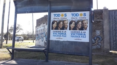 Vecinos de San Carlos “hartos” de que candidata del Frente Todos dañe garitas insistentemente