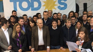 Muestra sobre Kirchner podría convocar a los cinco precandidatos a intendente del Frente Todos, después de la polémica de Tolosa Paz - Albistur