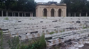 Un clásico en La Plata: El Teatro del Lago sigue estancado, y desde el Concejo Deliberante piden informes