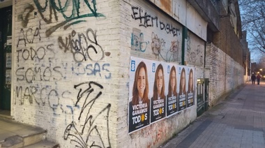 7 y 32: Otra escuela vandalizada por afiches de la kirchnerista Tolosa Paz