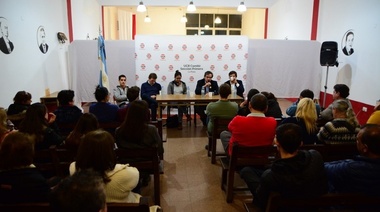 Capacitación de fiscales en la UCR platense con charla sobre nuevo proceso de transmisión de datos