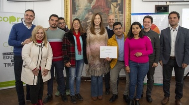 Vidal entregó impresoras 3D a instituciones educativas de la Provincia