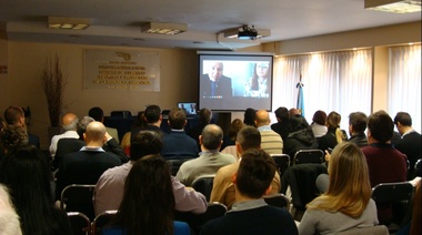 Embajador argentino en Colombia instó a las pymes a "no aflojar" ante "la crisis" y exportar a ese país