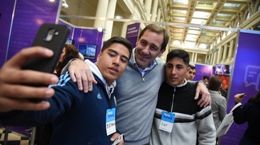 Con una importante convocatoria, Garro encabezó la apertura de la “Feria Futuro”