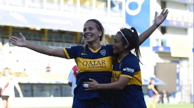 Boca goleó 5-0 a River en el primer superclásico de la liga de fútbol femenino