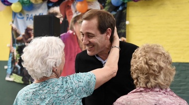 Garro participó del festejo por el “Día del Jubilado” en el Club Circunvalación