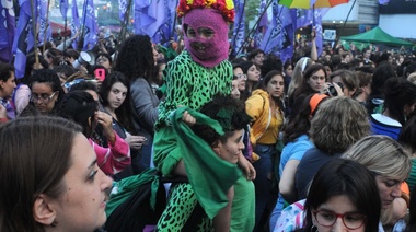Más de 200.000 mujeres y disidentes sexuales marcharon hoy por el centro de La Plata