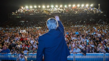 "Vamos a protagonizar, como otras veces una nueva epopeya, la de reconstruirnos", dijo Fernández