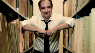 El periodista Diego Cabot entregó a la justicia los cuadernos originales de Centeno
