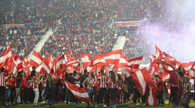 Estudiantes inauguró su nuevo estadio en una noche llena de emociones