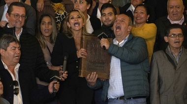 La cúpula de las Fuerzas Armadas y la Policía de Bolivia reconoce a Jeanine Añez como presidenta