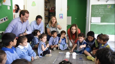 Vidal y Garro recorrieron las obras en el Jardín Nº 970 y la Primaria Nº 108 de Ignacio Correas