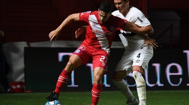 Argentinos Juniors venció a Newell's y también es líder