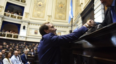 Con impronta municipalista, Julio Garro asume su segundo mandato frente a la intendencia platense