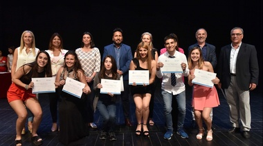 Con la entrega de los premios ‘Pedro Palacios’, distinguieron a los mejores promedios de escuelas secundarias platenses