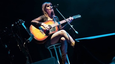 Fabiana Cantilo: "Uno está en el mundo para pasar un mensaje, no para ponerse plumas en el orto"