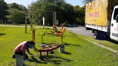 Ya están en funcionamiento los juegos renovables de parques y plazas de la ciudad
