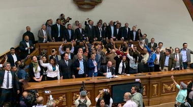 La oposición vuelve a investir a Guaidó como presidente interino de Venezuela