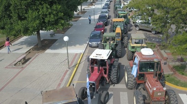 Con un tractorazo, productores de Salliqueló dicen que "los políticos tienen lágrimas de cocodrilos" y le piden que ellos sean solidarios