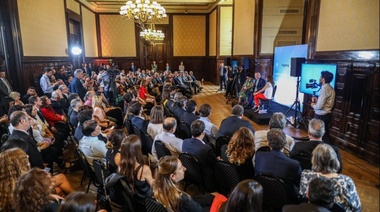 Fernández y su gabinete participaron de la capacitación en género y violencia contra las mujeres y diversidades