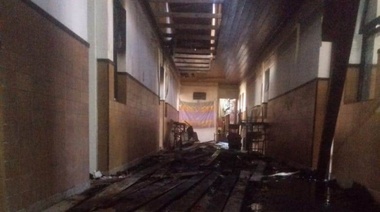 Vándalos incendiaron establecimientos educativos ubicados en 524 y 158 de Melchor Romero