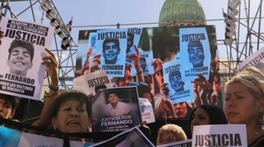 Multitudinaria marcha ante el Congreso reclama justicia por el asesinato de Fernando Báez Sosa