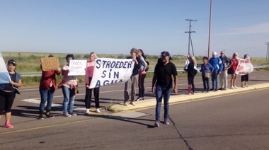 Stroeder: Un pueblo sin agua desde hace diez días corta parcialmente ruta para que ABSA los atienda