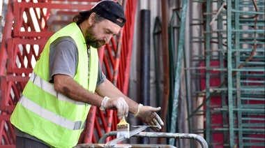 Confeccionan 600 soportes para suero que serán destinados a los centros de atención intermedia