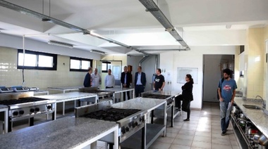 Cagliardi recorrió, junto a autoridades sanitarias, sede de posible centro de aislamiento