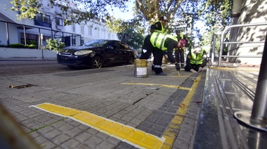 Desinfección a fondo de cajeros y demarcación para mantener normas de seguridad