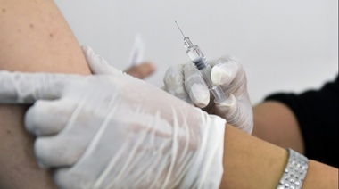 IOMA ofrece vacunar a domicilio por la gripe a sus afiliados considerados como grupo de riesgo de COVID-19