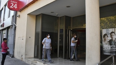 Amplían operaciones que se pueden realizar en los bancos y se podrá depositar o retirar dólares