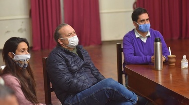 Sergio Berni visitó por la noche Carmen de Areco, y no se detiene