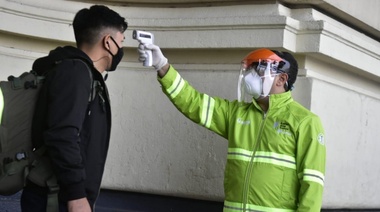 Realizan testeos olfativos y controles de temperatura en la Estación de Trenes local