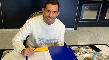 Carlos Tevez firmó su contrato con Boca