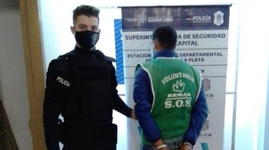 Un vendedor ambulante con pedido de captura de la justicia cayó en la Zona Roja