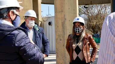 Malena Galmarini y Andrés Watson visitaron las mejoras en el centro de mezcla de Florencio Varela