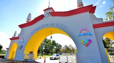 A pedido de Kicillof, senador K quiere sacar la República de los Niños a los platenses