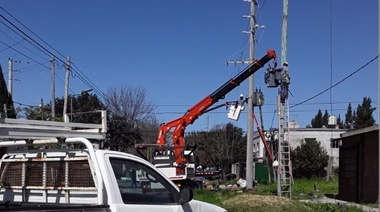 EDELAP continúa con plan de colocación de nuevas columnas hormigón
