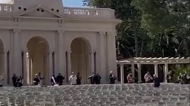 Volvió la música al Teatro del Lago y sorprendió a los vecinos que transitaban por el Bosque