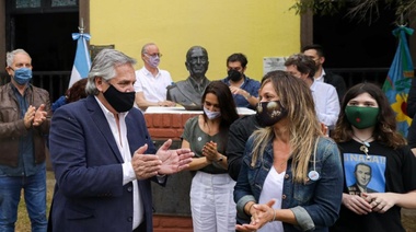 El Presidente visitó la Isla Martín García, donde estuvo detenido Perón en 1945