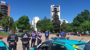 Operativos en el microcentro platense contra la venta ilegal e instalación de manteros