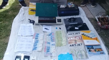 Detienen en La Plata a una mujer que falsificaba registros de conducir y obleas de VTV