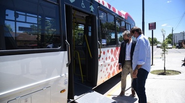 Garro presentó nuevos colectivos de última tecnología para la ciudad