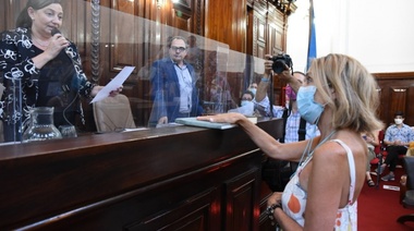 Triunfo de "la ola celeste" en la elección por la Defensoría Ciudadana