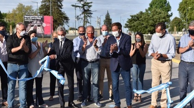 Garro y Meoni inauguraron bajo a nivel de 1 y 32: "Planificación de la Ciudad no la frena las banderas políticas", dijo el alcalde