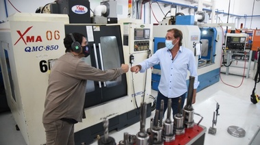 Garro recorrió las nuevas instalaciones de ‘Madexa’: “Seguiremos trabajando junto al sector productivo para que cada vez más vecinos tengan un empleo digno y de calidad”